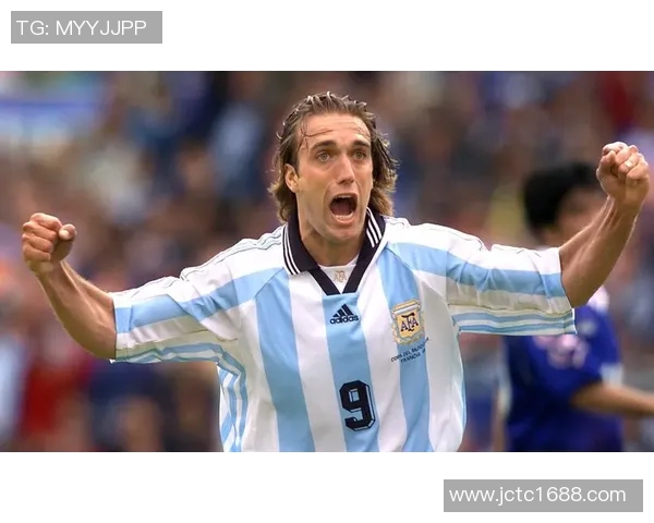 国际足球第一球星的崛起与影响力解析：如何成为世界足坛的传奇人物