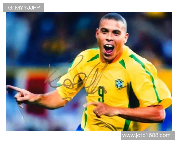 足球球星群星图解析与背后故事揭示:从场上到场下的传奇人生